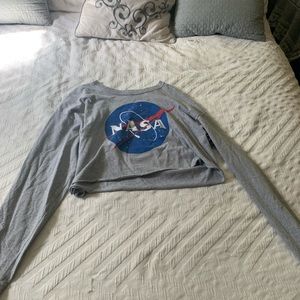 Cropped NASA shirt